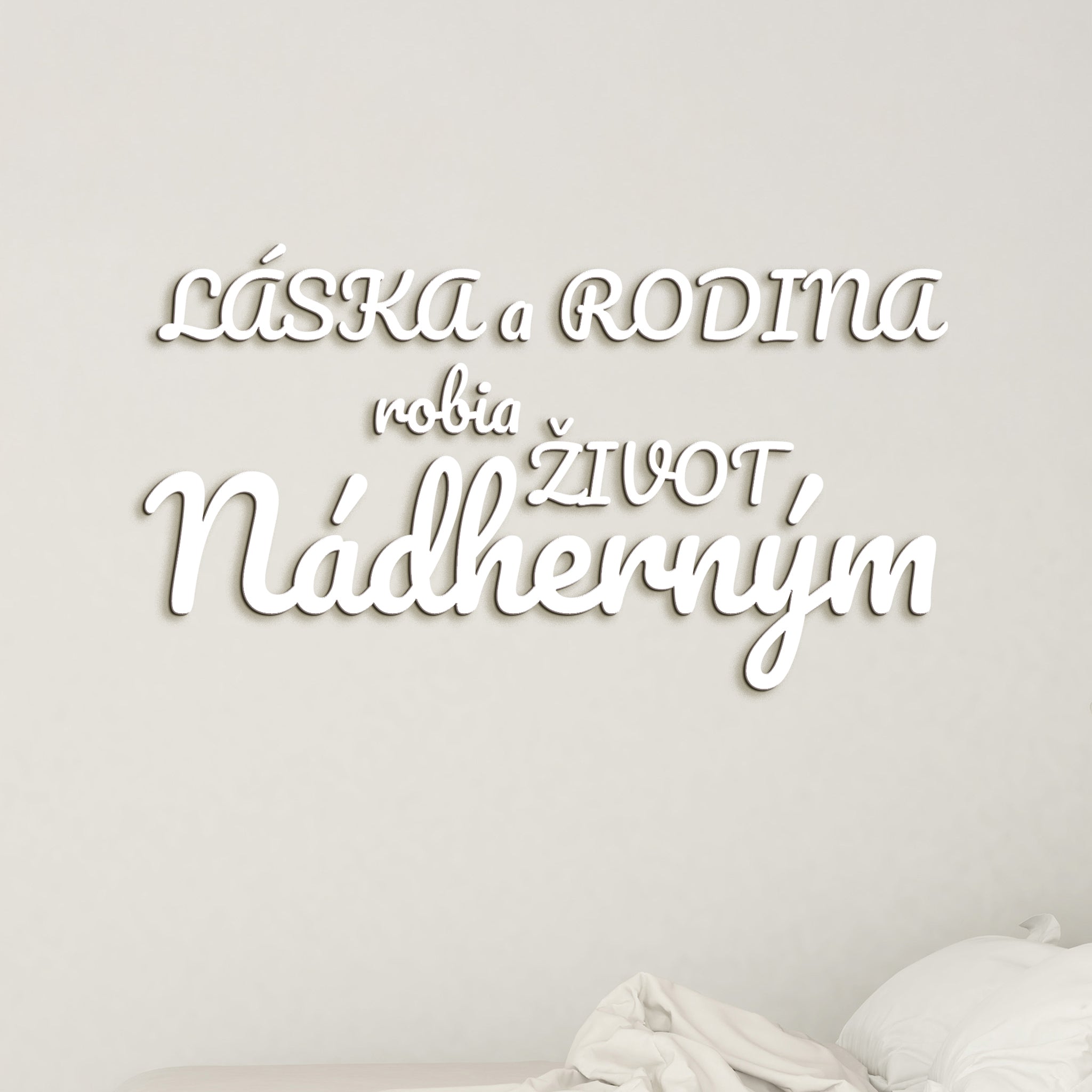 Drevený nápis Láska a rodina robia život nádherným