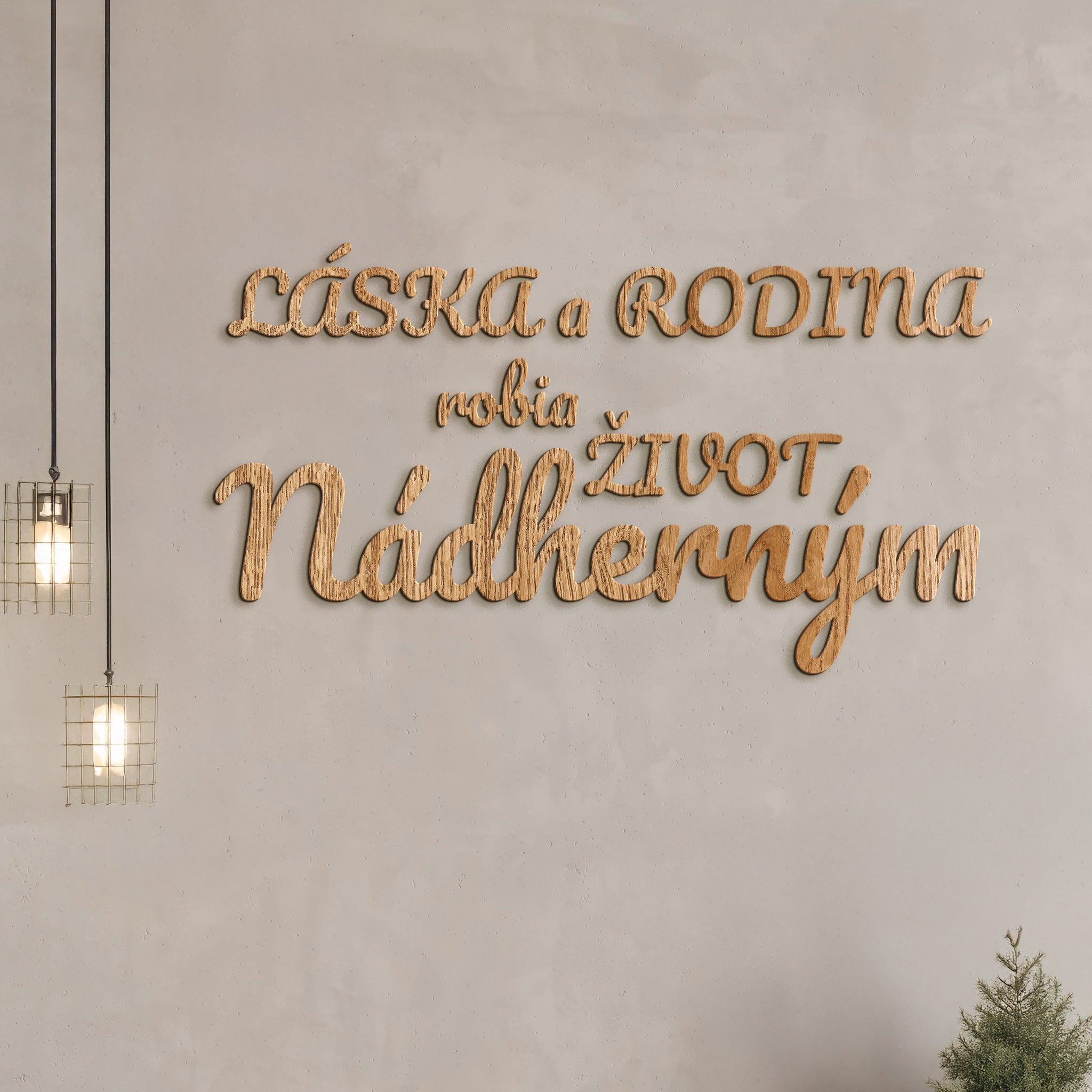 Drevený nápis Láska a rodina robia život nádherným
