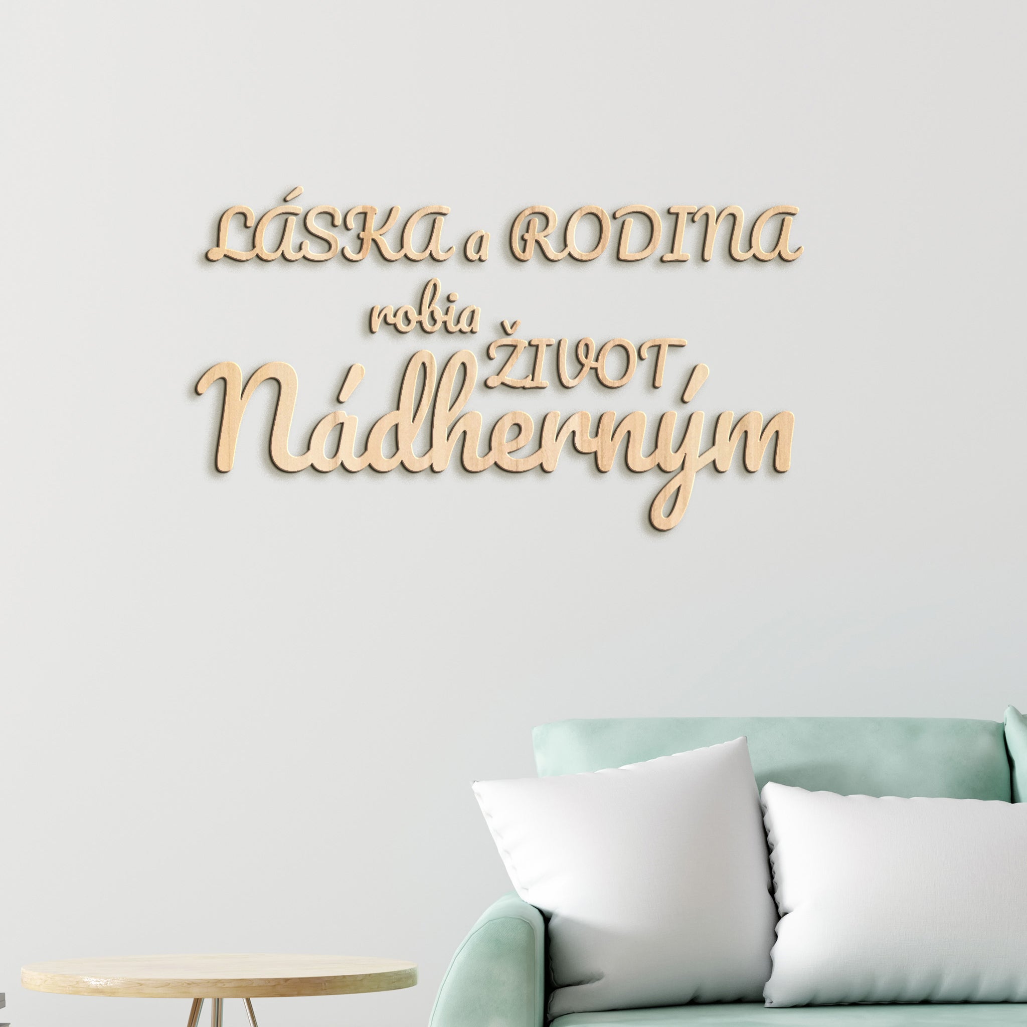 Drevený nápis Láska a rodina robia život nádherným
