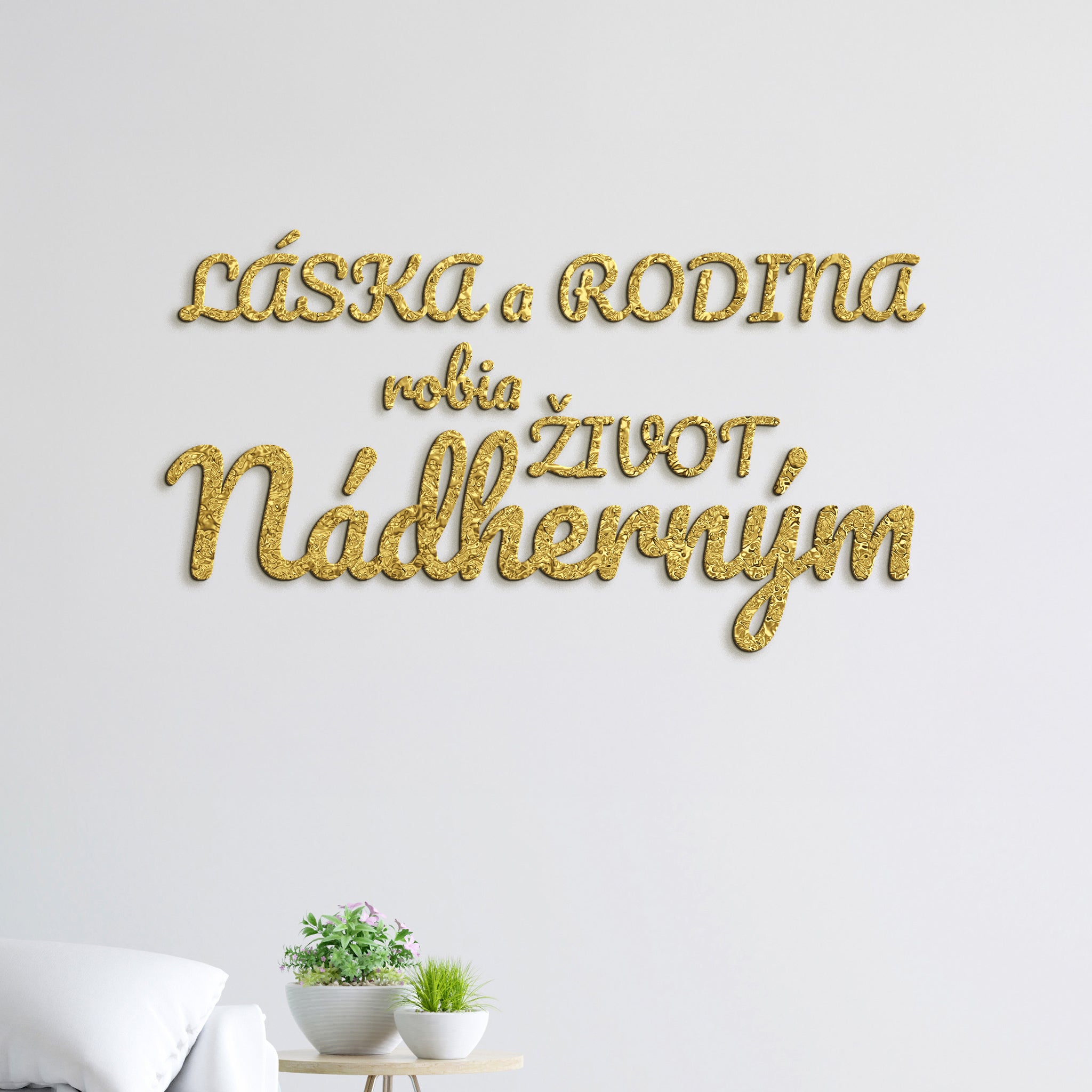 Drevený nápis Láska a rodina robia život nádherným