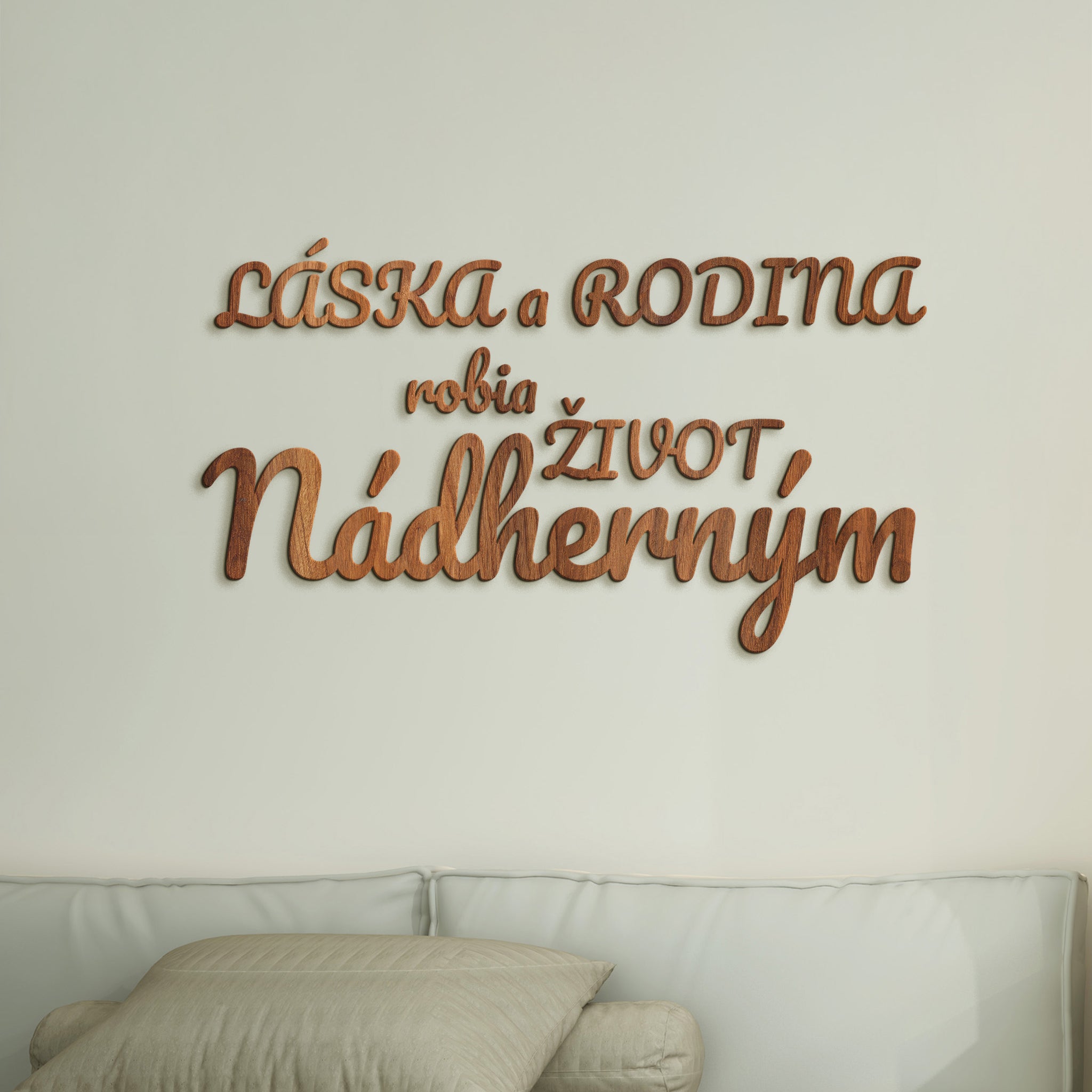 Drevený nápis Láska a rodina robia život nádherným