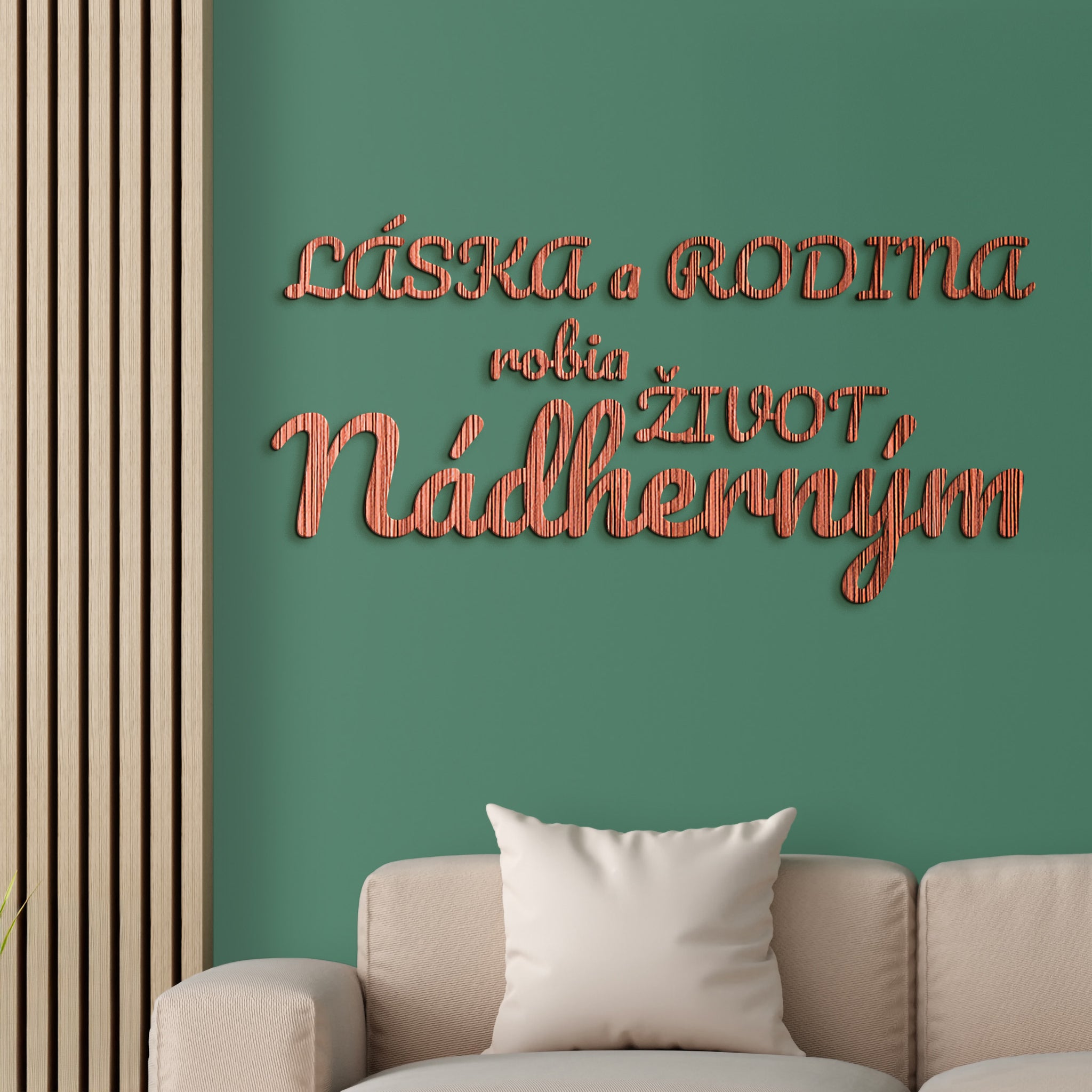 Drevený nápis Láska a rodina robia život nádherným
