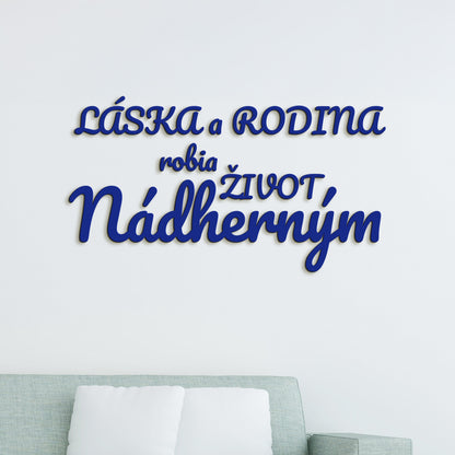 Drevený nápis Láska a rodina robia život nádherným