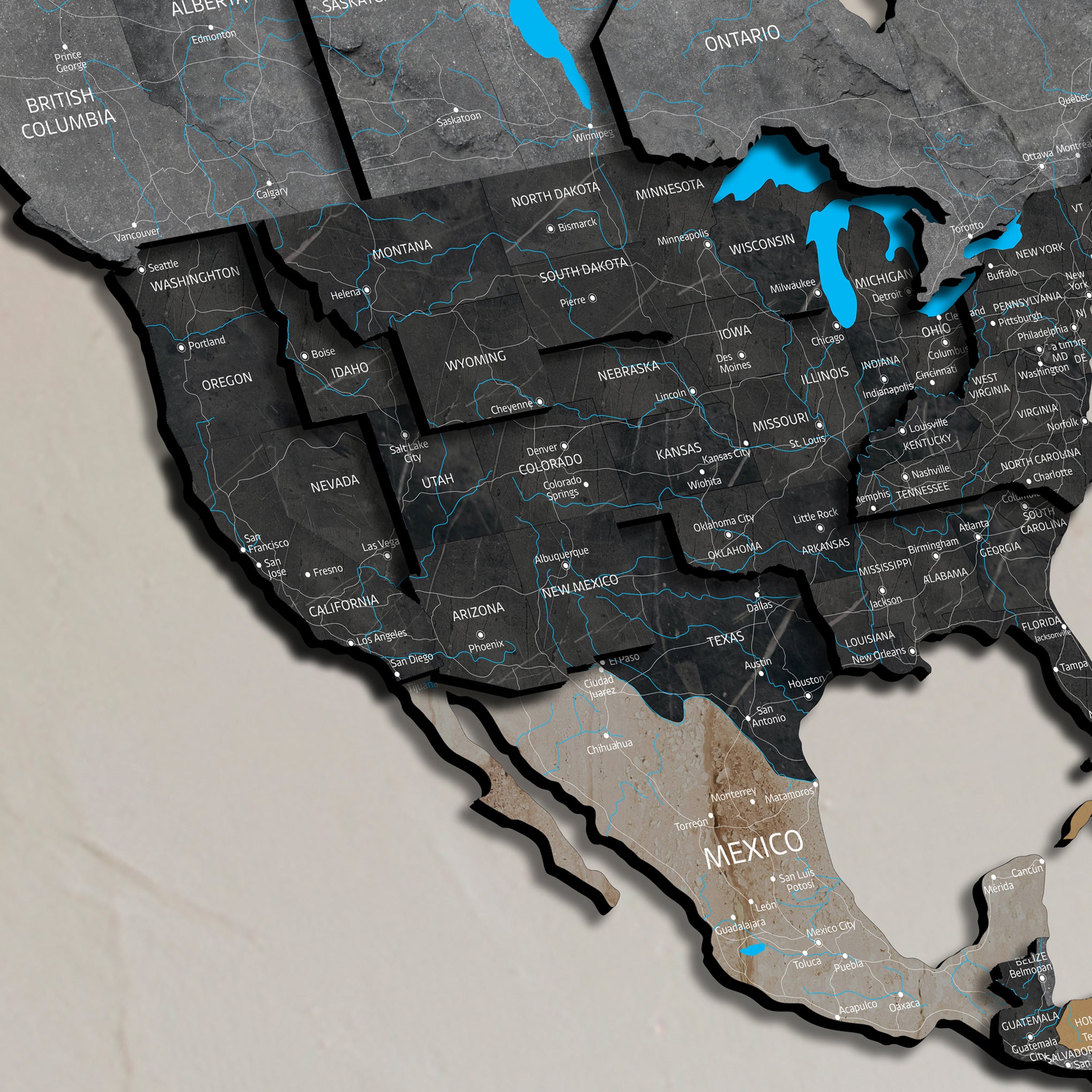 Drevená 3D mapa sveta s efektom kameňa